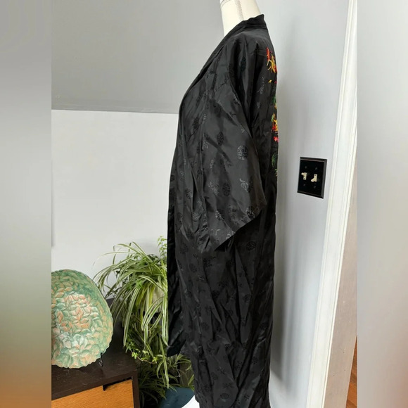 Vintage Golden Bee Black Rayon Robe Kimono w/ Bonsai Willow Pagoda Embroidery sm - Picture 4 of 6